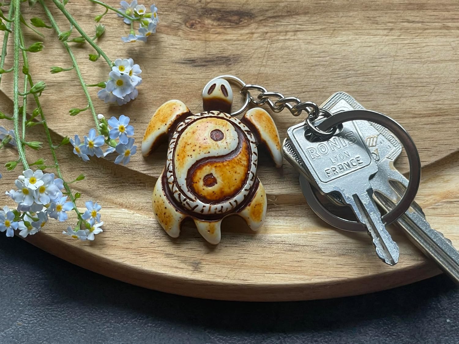 WOO MANTO Taiji Turtles Yin Yang Keychain 1.6 x 1.38 Inch Resin Pendant Feng Shui Lucky Charm