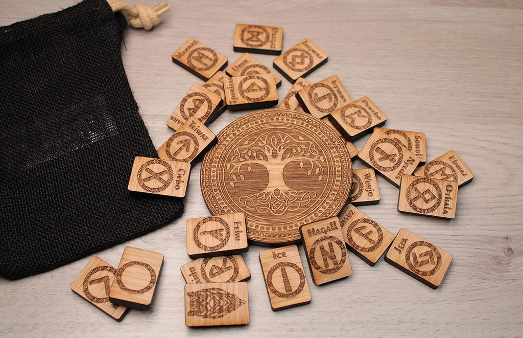 28 Runensteine mit Lebensbaum Runen aus Holz Runenset Eiche