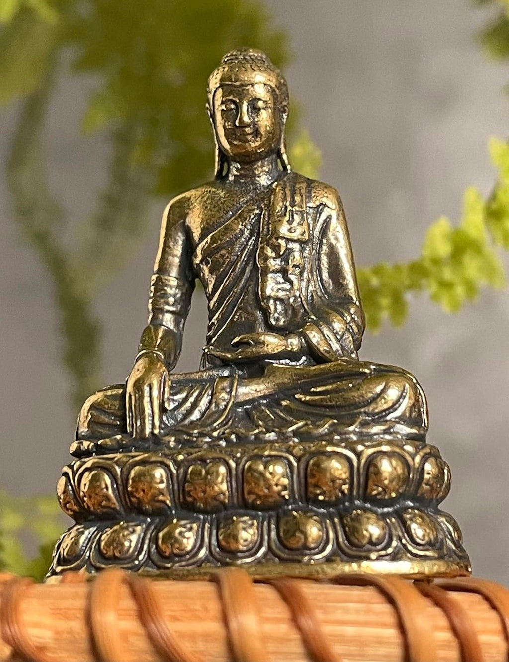 kleine sitzende Buddha Figur tragbar - Miniatur Statue aus Messing Tischdekor Meditation Figur Antique Home/Office