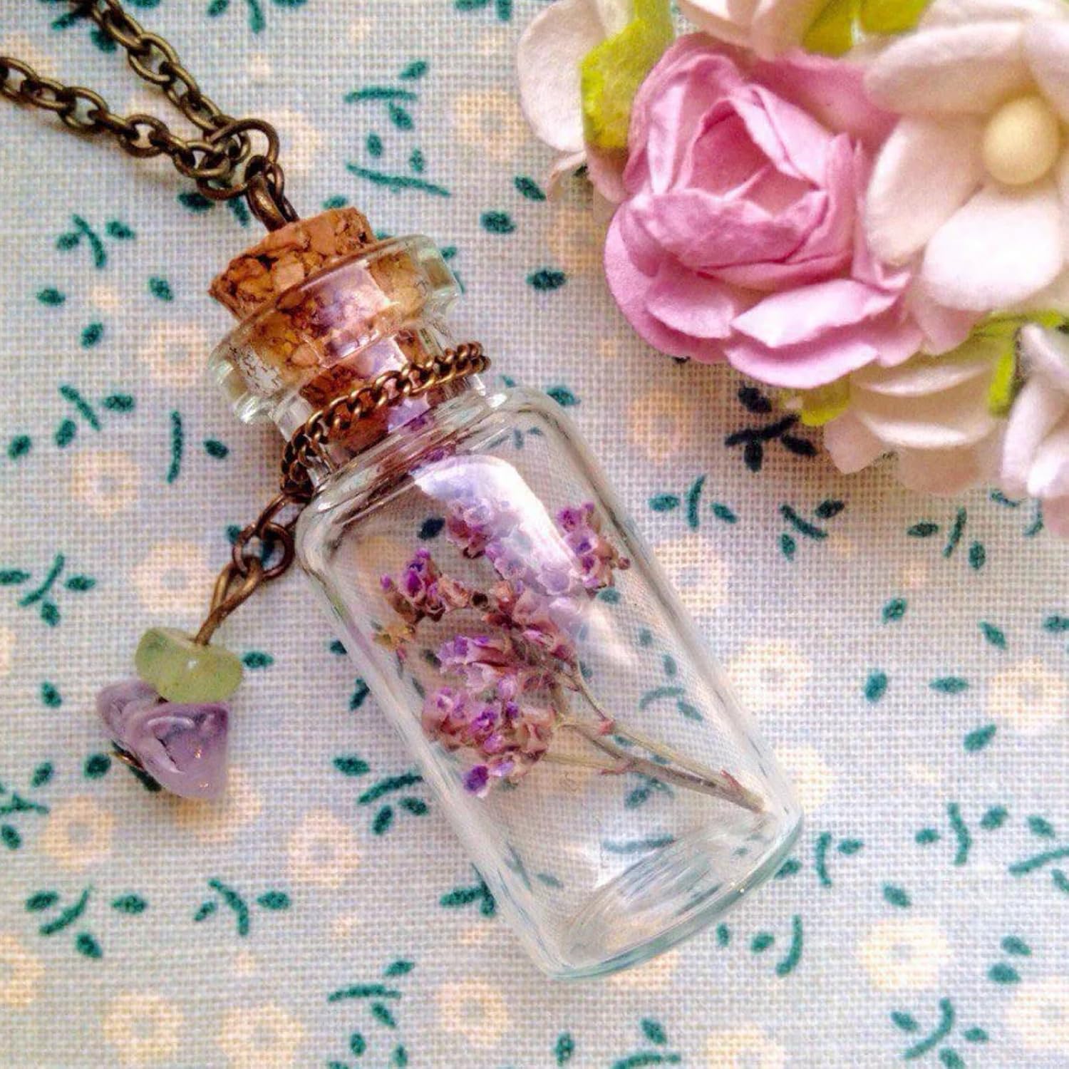 Jeffdad Mini Glasflaschen mit Korkdeckel, 15 Stück Leere Mini Gläser Kleine Fläschchen Zaubergläser Mini-Glasflaschen MiniaturTrankflaschen Kleine Nachrichtenflaschen Diy Crafts(1ml 11x22cm)