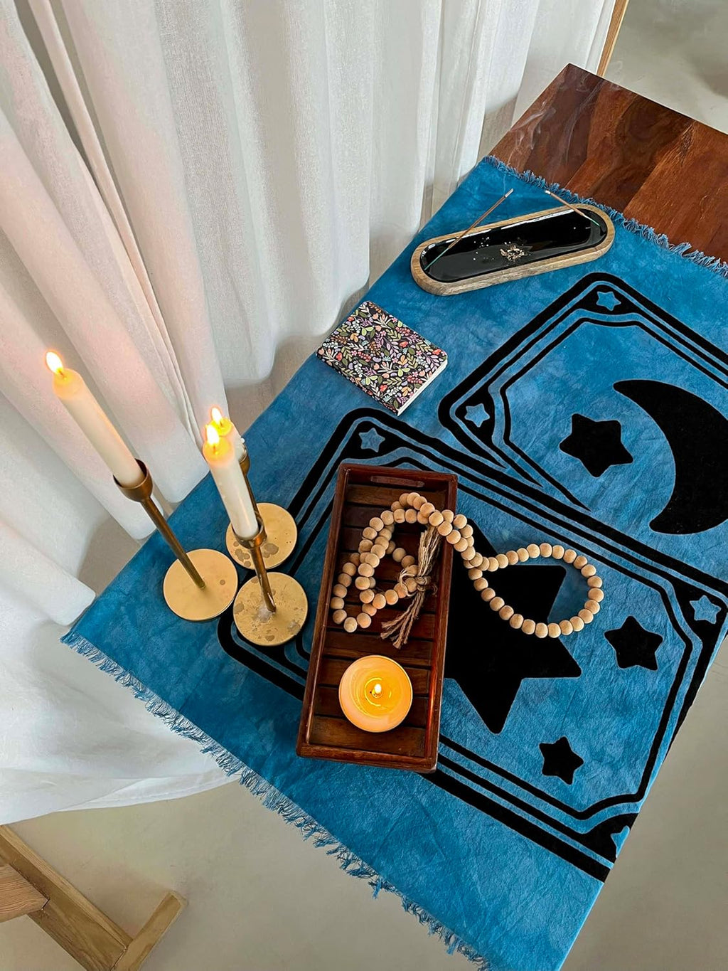 THE ART BOX Altar-Tischdecke, Tarot-Matte, Hexerei-Zubehör – 91,4 x 91,4 cm, quadratisches Alter, Wicca, spirituelles, himmlisches Alter, heidnisches Tuch mit Fransen (Stern-Mond-Karten, Blau)