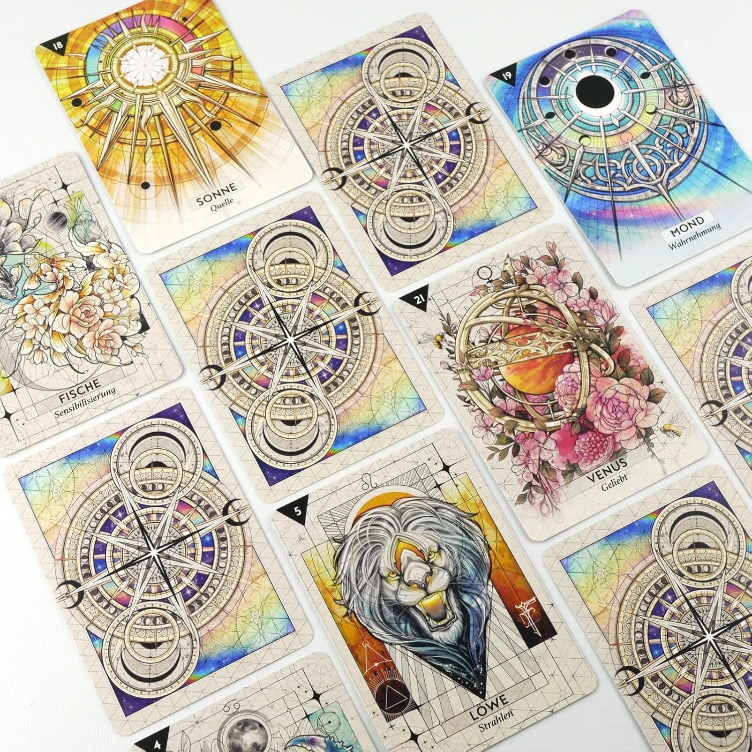 Starcodes: Das Astro-Orakel: 56 Karten mit Begleitbuch | in hochwertiger Schachtel mit kunstvollen Illustrationen