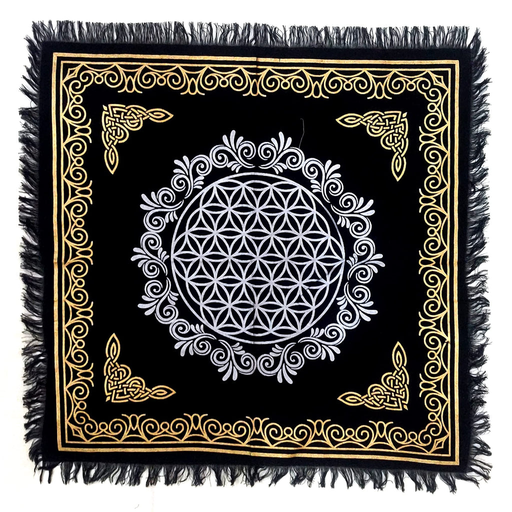 INDACORIFY Altar Tablecloth with Fringe Old Tarot Witchcraft Spread Tablecloth Meditation Spiritual Holy Cloth 18 x 18 Inches (Golden Snake)