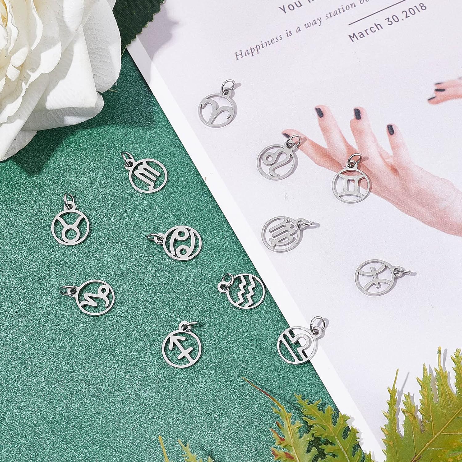 UNICRAFTALE Charm 12 Sternbildern Edelstahl Sternzeichen Anhänger Flach Und Rund Charms Sternbild Anhänger Für Die Herstellung von DIY Schmuck