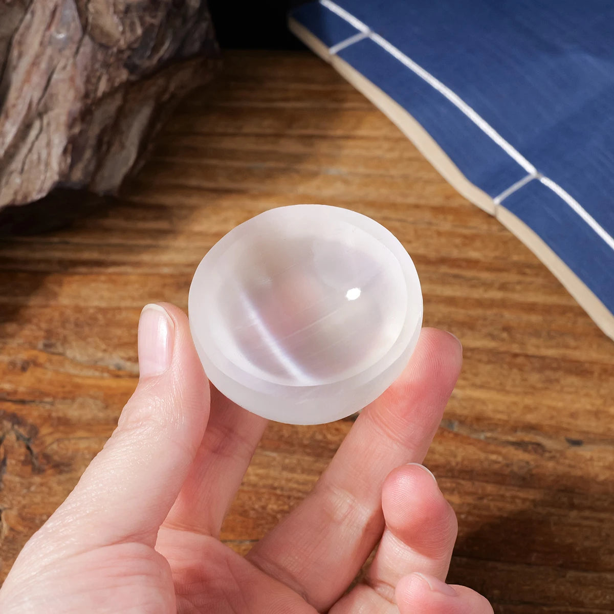 1pc Natural Stone Sculpture White Selenite Bowl Shape Crafts Witchcraft Crystal Carving Energy Gem Summer home kitchen decor