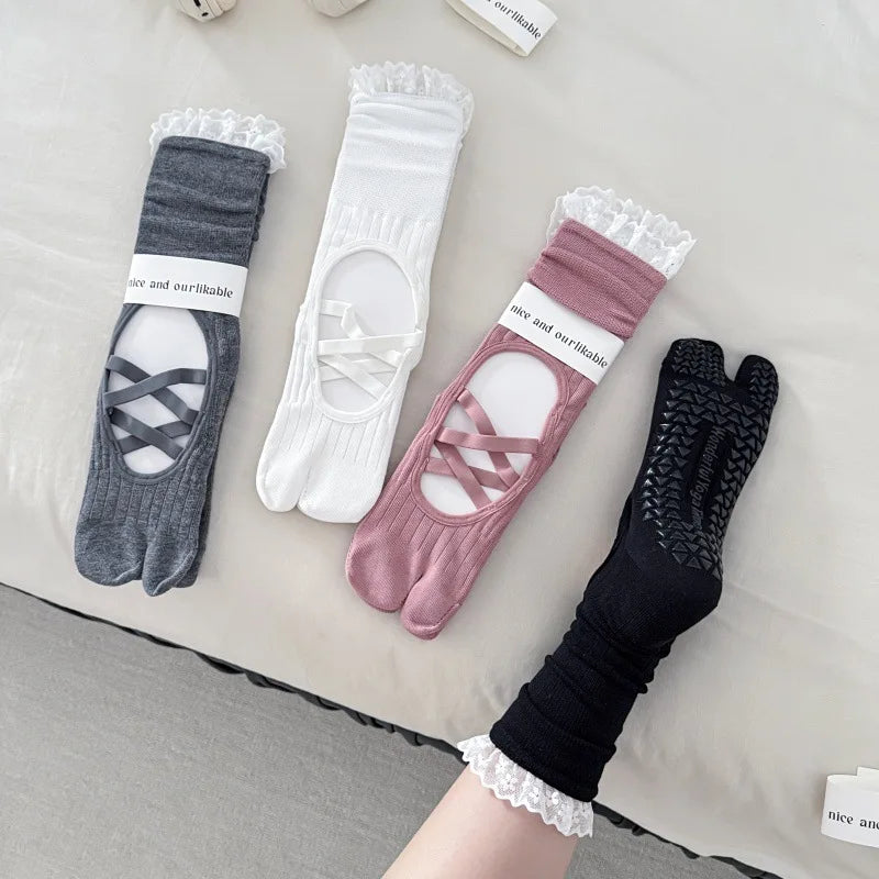 Lace Trim Split Toe Yoga Socks Women Silicone Anti-slip Breathable Ballet Pilates Fitness Socks Fashion Girls Cotton Socks Gifts