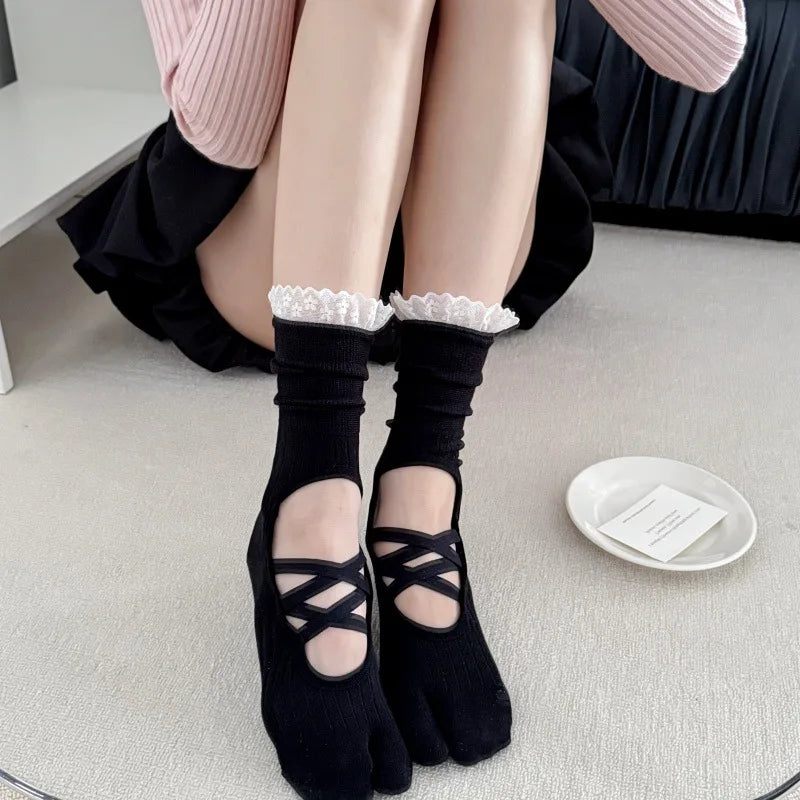 Lace Trim Split Toe Yoga Socks Women Silicone Anti-slip Breathable Ballet Pilates Fitness Socks Fashion Girls Cotton Socks Gifts