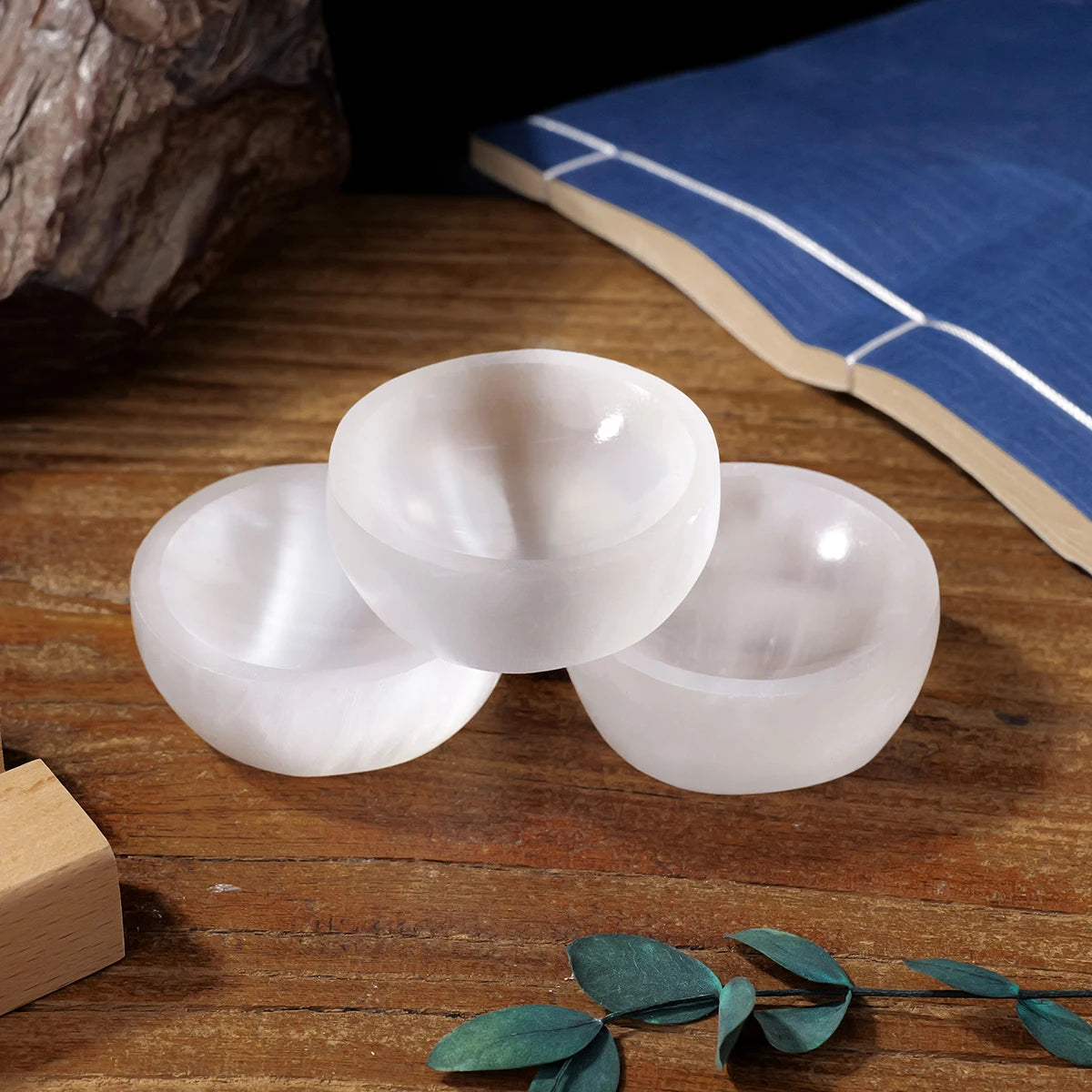 1pc Natural Stone Sculpture White Selenite Bowl Shape Crafts Witchcraft Crystal Carving Energy Gem Summer home kitchen decor