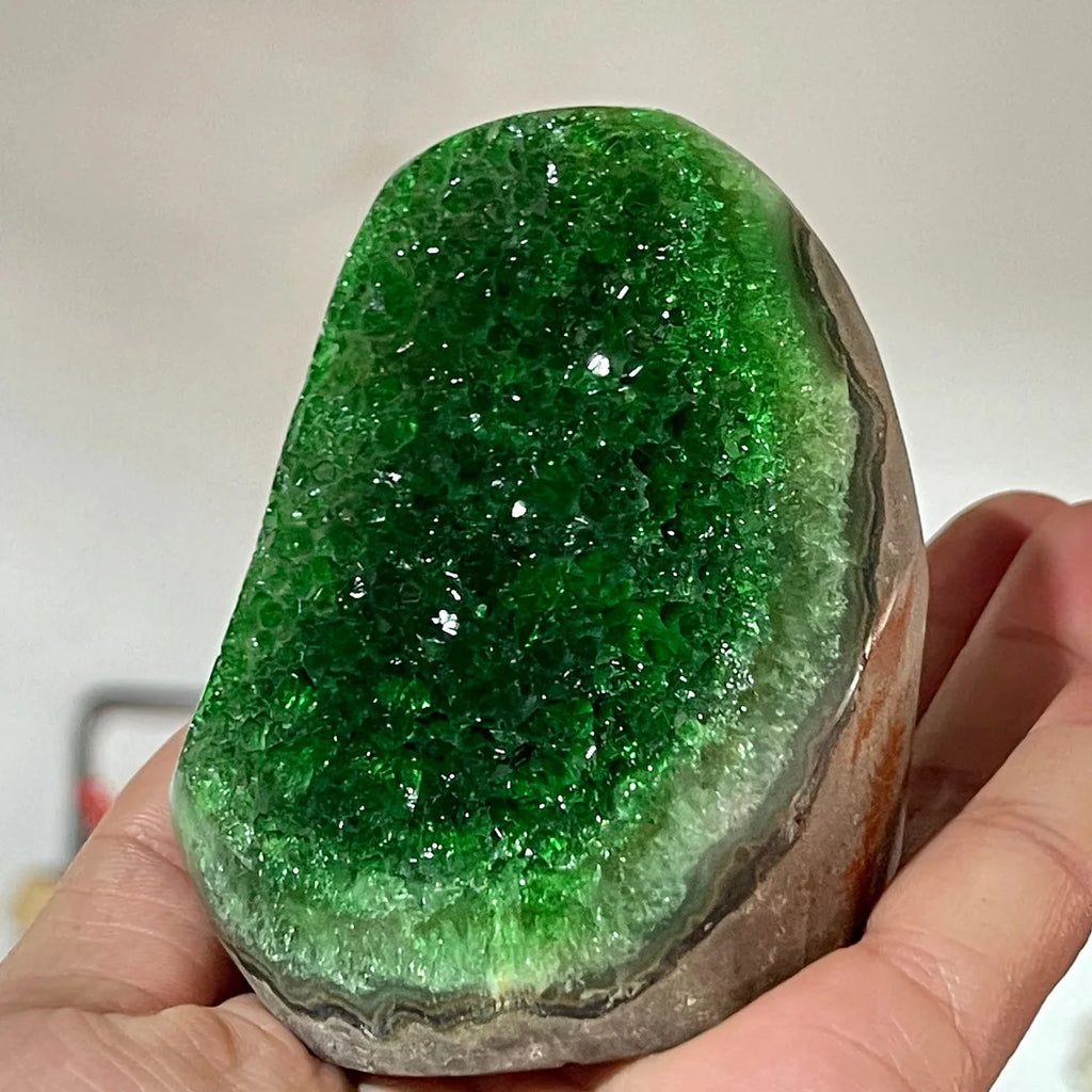Green Crystal Cluster Geode Point Wand -  Mystical Gemstone for Office Decoration and Gift Giving， crystal stone