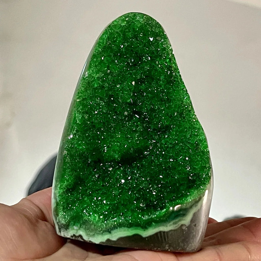 Green Crystal Cluster Geode Point Wand -  Mystical Gemstone for Office Decoration and Gift Giving， crystal stone