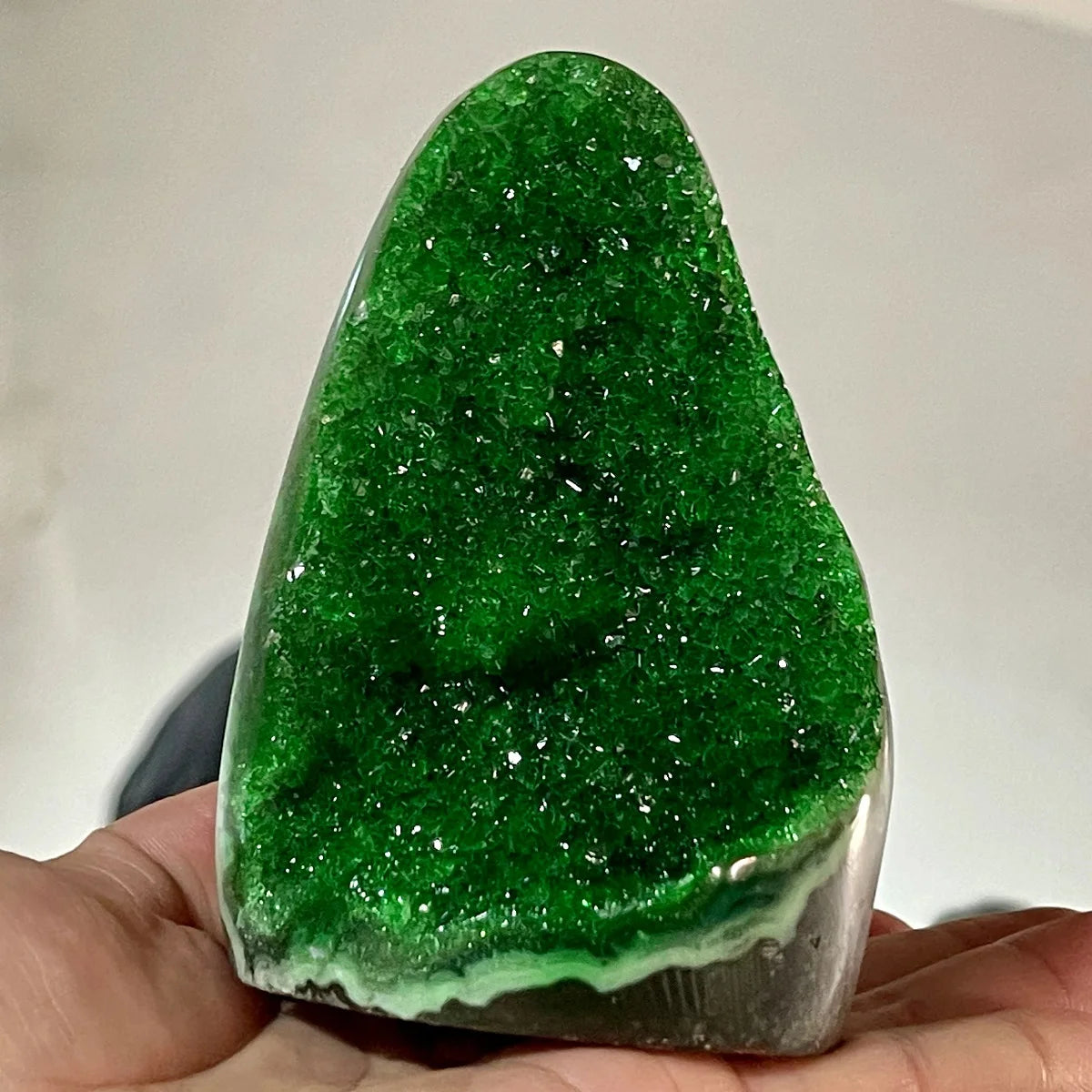 Green Crystal Cluster Geode Point Wand -  Mystical Gemstone for Office Decoration and Gift Giving， crystal stone