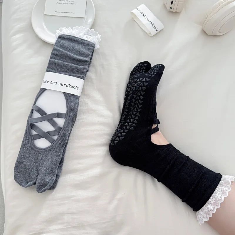 Lace Trim Split Toe Yoga Socks Women Silicone Anti-slip Breathable Ballet Pilates Fitness Socks Fashion Girls Cotton Socks Gifts