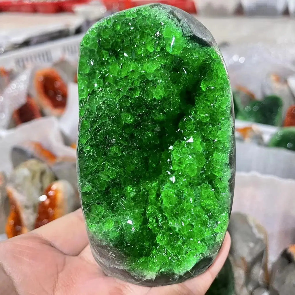 Green Crystal Cluster Geode Point Wand -  Mystical Gemstone for Office Decoration and Gift Giving， crystal stone
