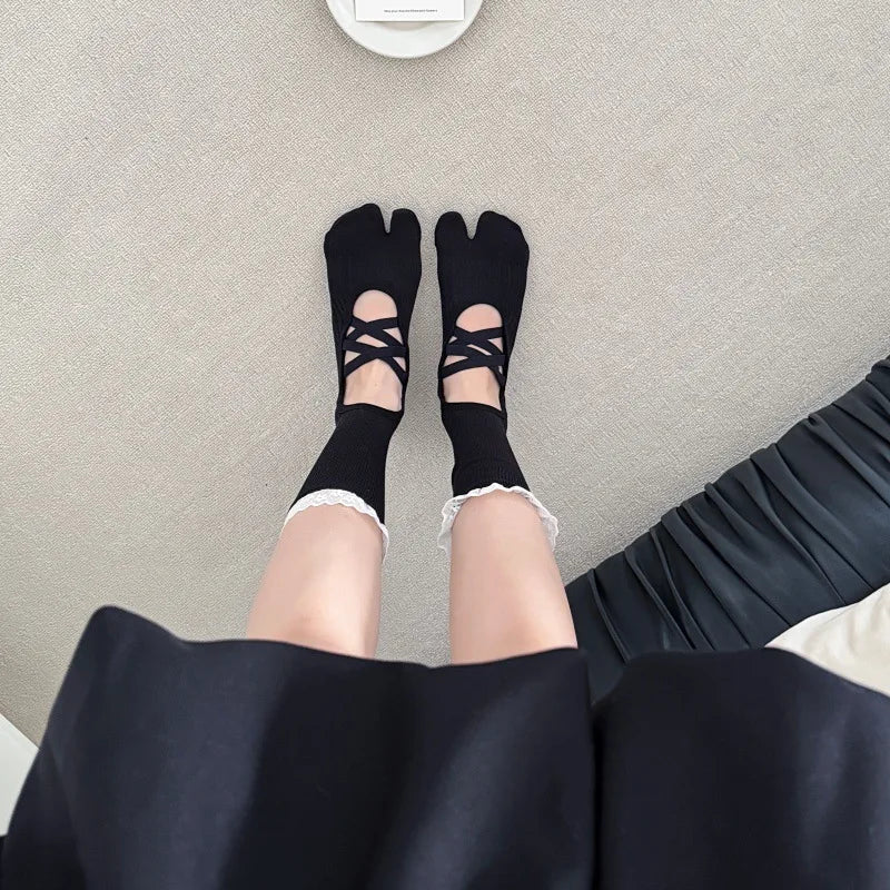 Lace Trim Split Toe Yoga Socks Women Silicone Anti-slip Breathable Ballet Pilates Fitness Socks Fashion Girls Cotton Socks Gifts