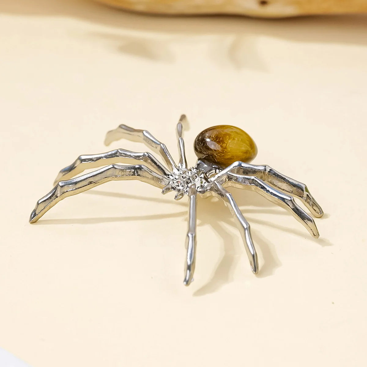 1 Pc Natural Crystal Tumbled Stone Spider Figurine – Halloween Prop, Home Desktop Decor, Handcrafted Ornament, Halloween Gift