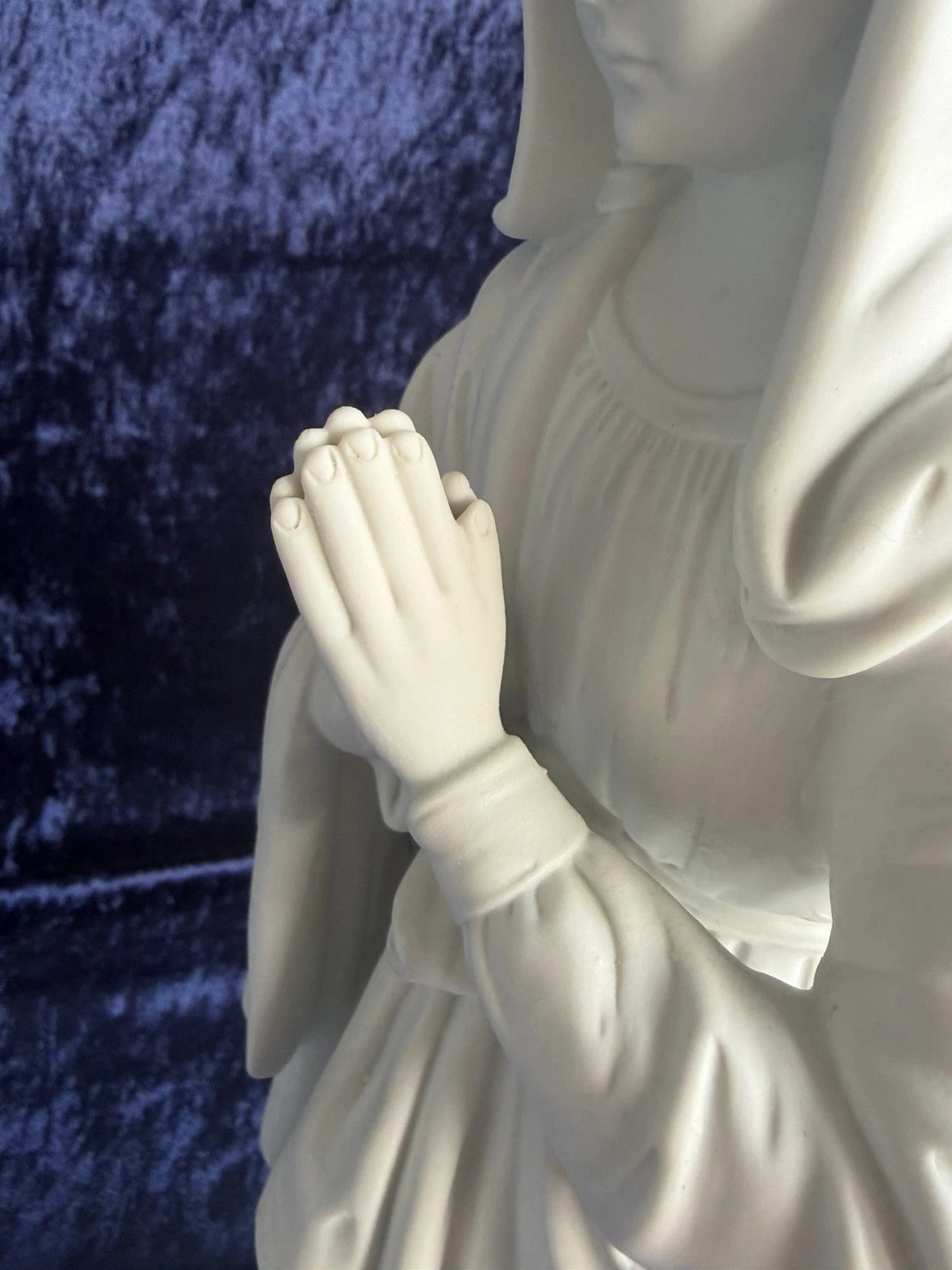 Altarfigur Heilige Maria – Weißes Biskuitporzell<wbr/>an (43 cm)