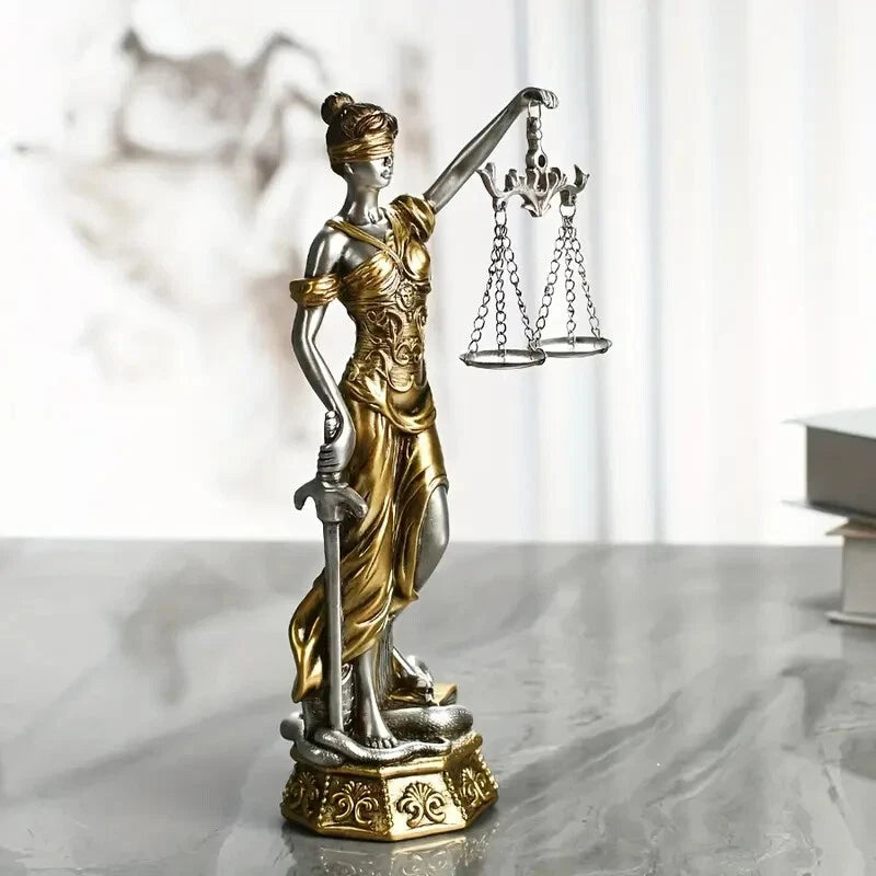 Griechische Figur der Justitia römische Göttin der Gerechtigkeit Anwalt Statue