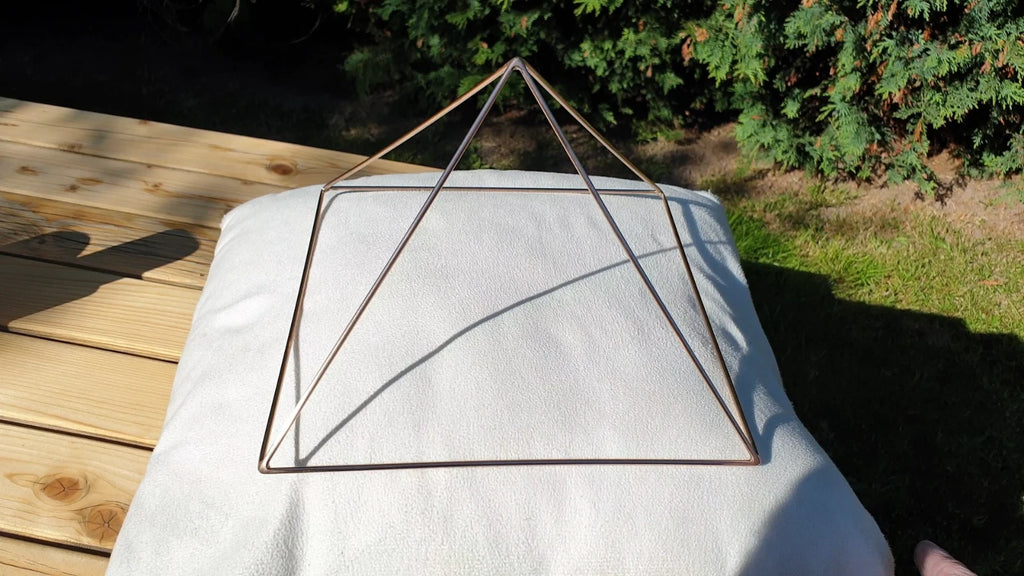 Kupfer Pyramide für Meditation, Reinigung &amp; Aufladung Kristalle - Geschenk - Gizeh Khufu