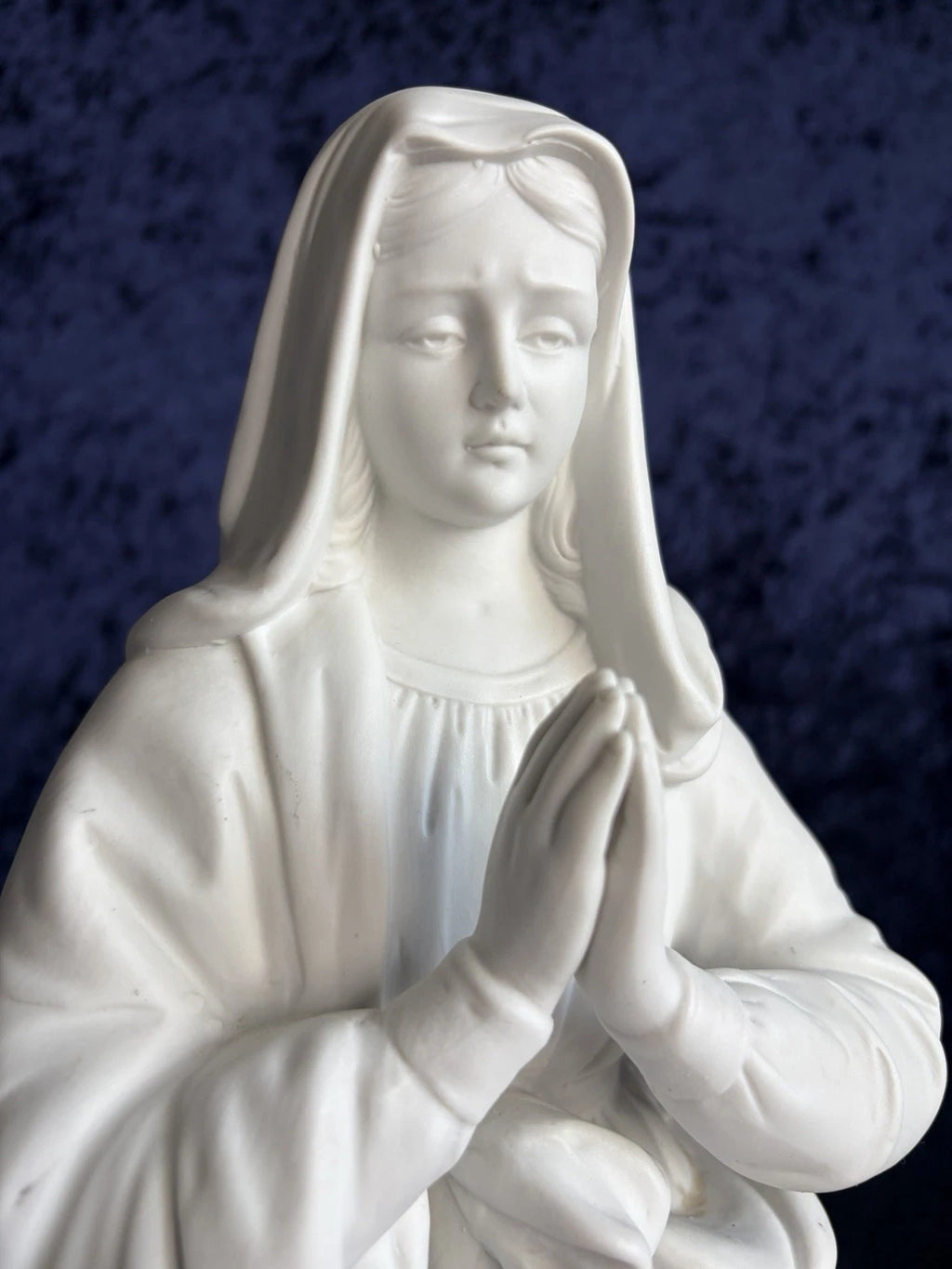 Altarfigur Heilige Maria – Weißes Biskuitporzell<wbr/>an (43 cm)