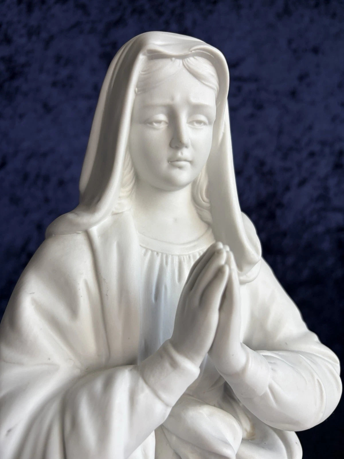 Altarfigur Heilige Maria – Weißes Biskuitporzell<wbr/>an (43 cm)