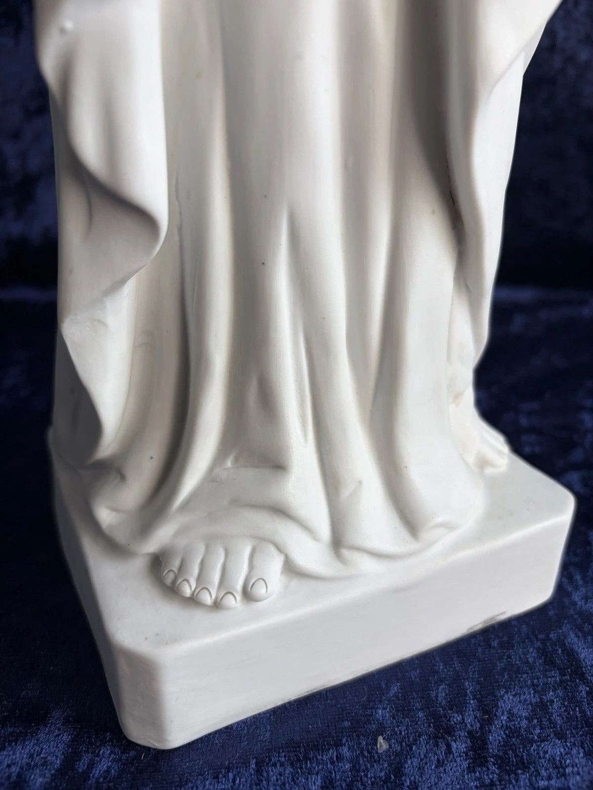 Altarfigur Heilige Maria – Weißes Biskuitporzell<wbr/>an (43 cm)