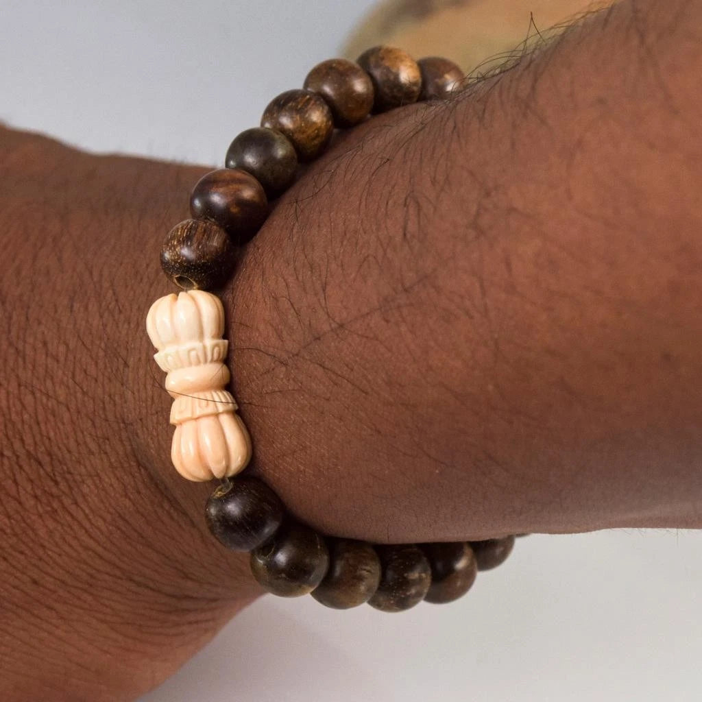Natural Oud Gaharu Wood 6.5" Bracelet Carved Apricot Shell Vajra Prayer Bead 11g