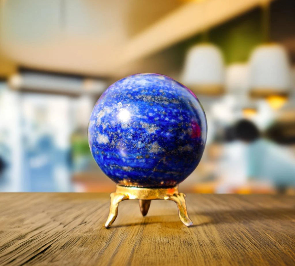 Blaue Lapislazuli Kristallkugel 5CM Metaphysischer Kraftstein zur Aura Reinigung