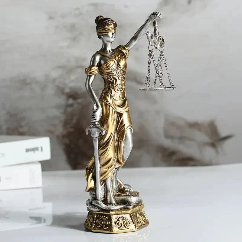 Griechische Figur der Justitia römische Göttin der Gerechtigkeit Anwalt Statue