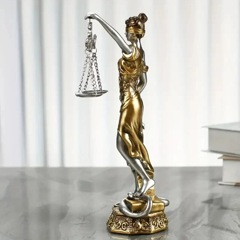Griechische Figur der Justitia römische Göttin der Gerechtigkeit Anwalt Statue