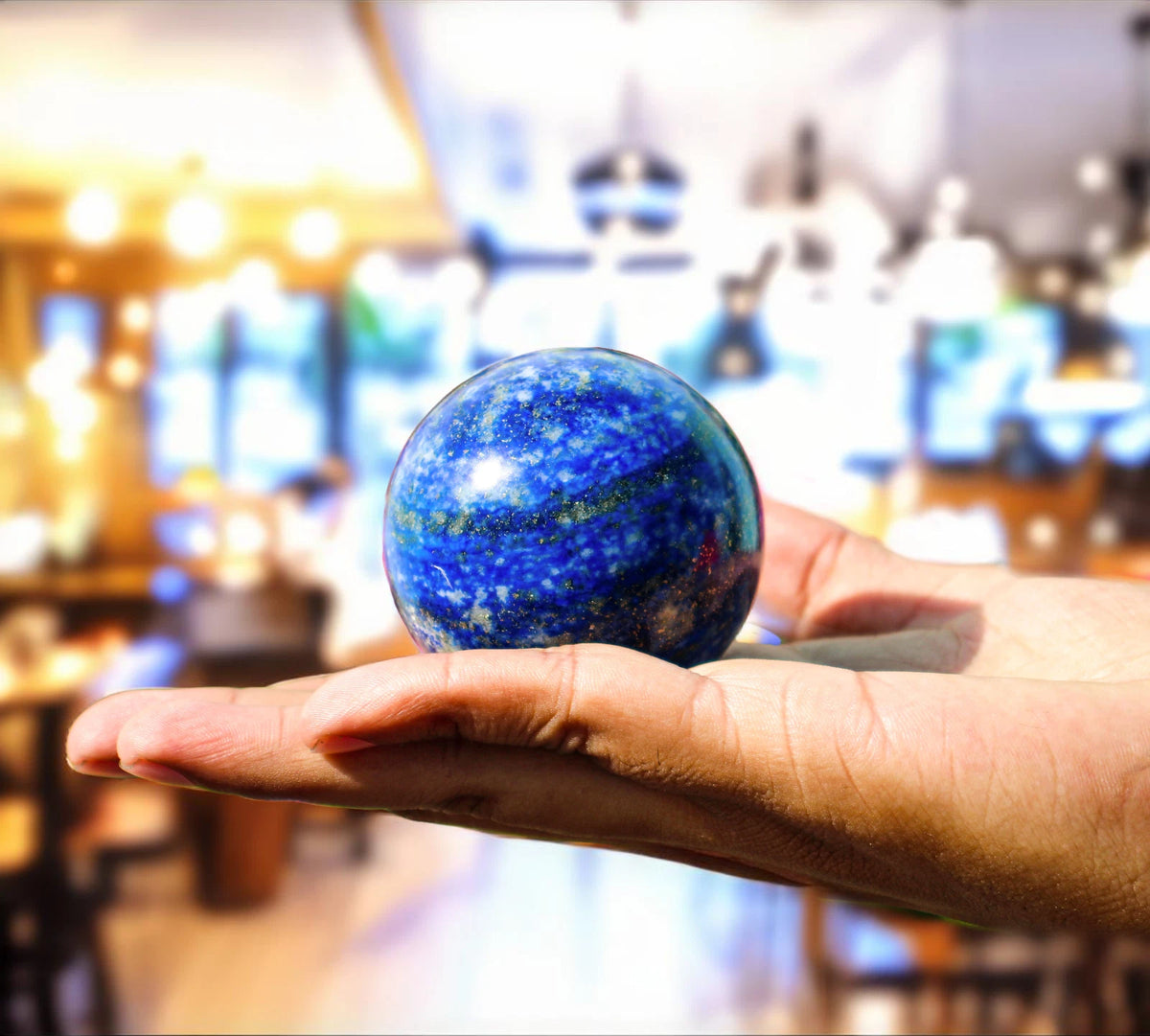 Blaue Lapislazuli Kristallkugel 5CM Metaphysischer Kraftstein zur Aura Reinigung