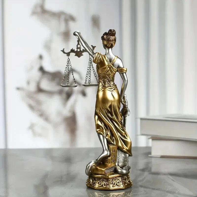 Griechische Figur der Justitia römische Göttin der Gerechtigkeit Anwalt Statue
