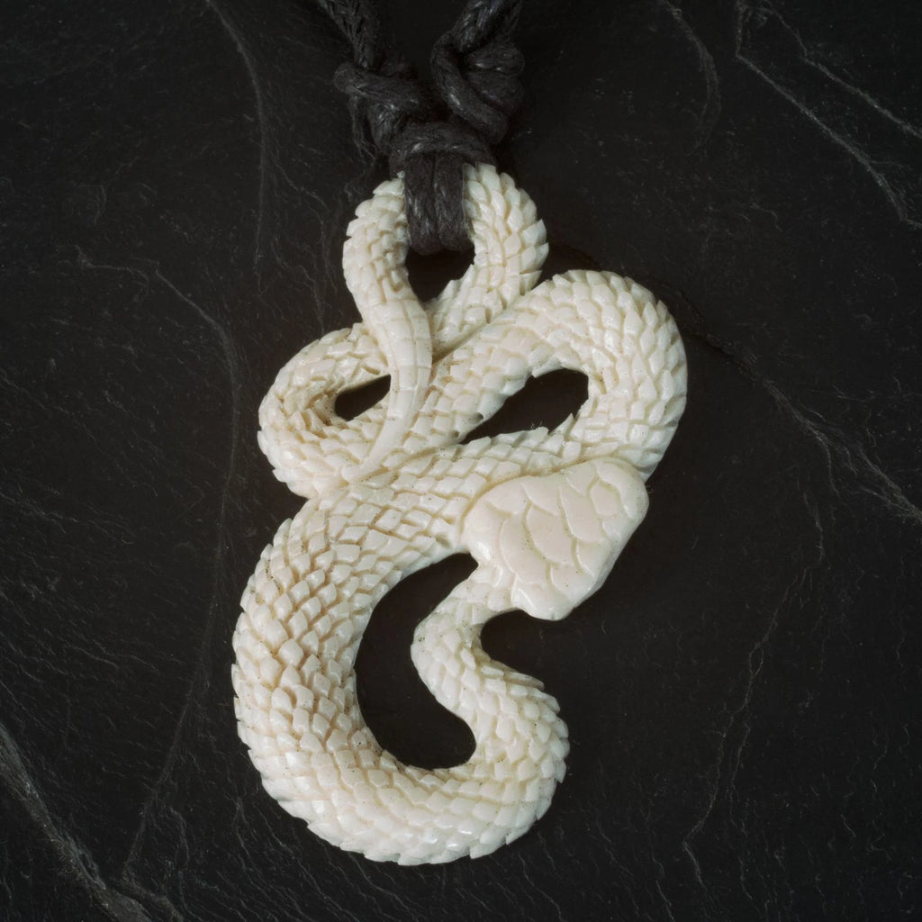 Schlange Anhänger aus Knochen Kettenanhänger Talisman Amulett Natur Schmuck