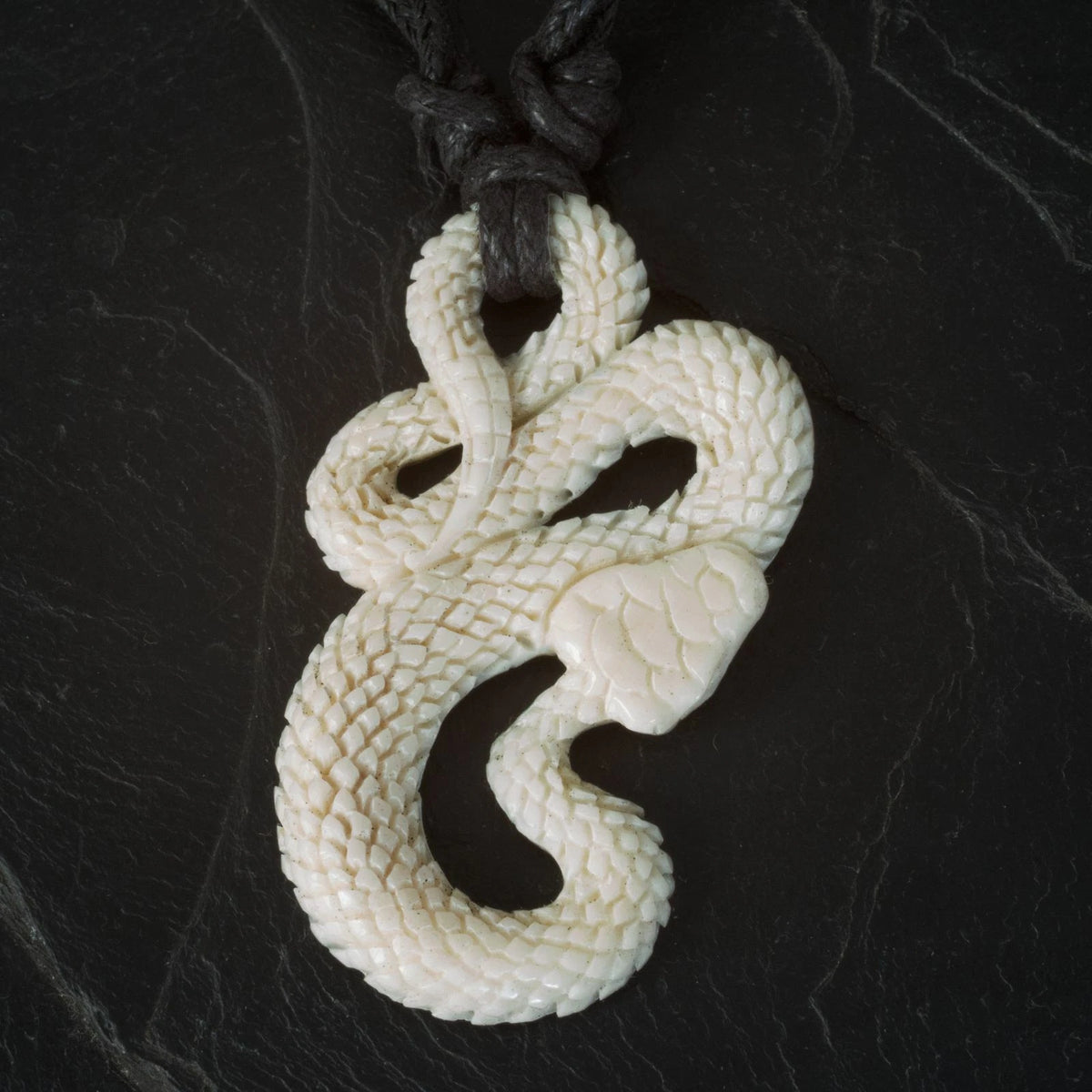Schlange Anhänger aus Knochen Kettenanhänger Talisman Amulett Natur Schmuck